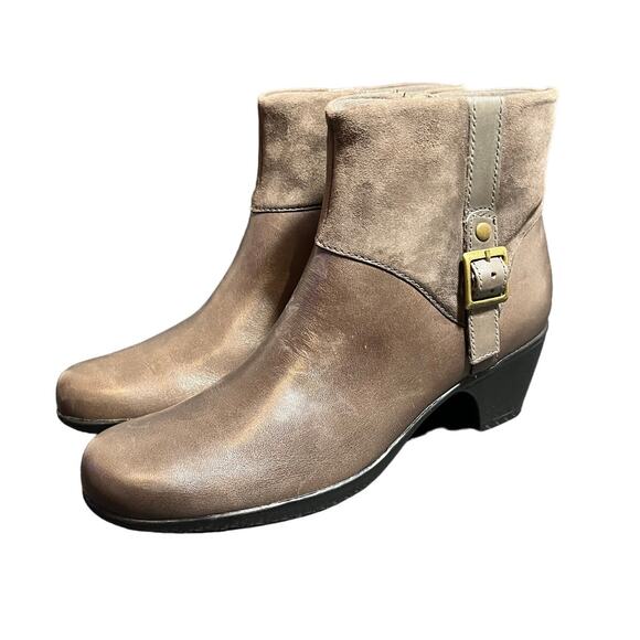 NEW CLARKS Bendables Leather/Suede Upper Dover Booties‎ Side Zip Boots Size 7.5N - Picture 1 of 7